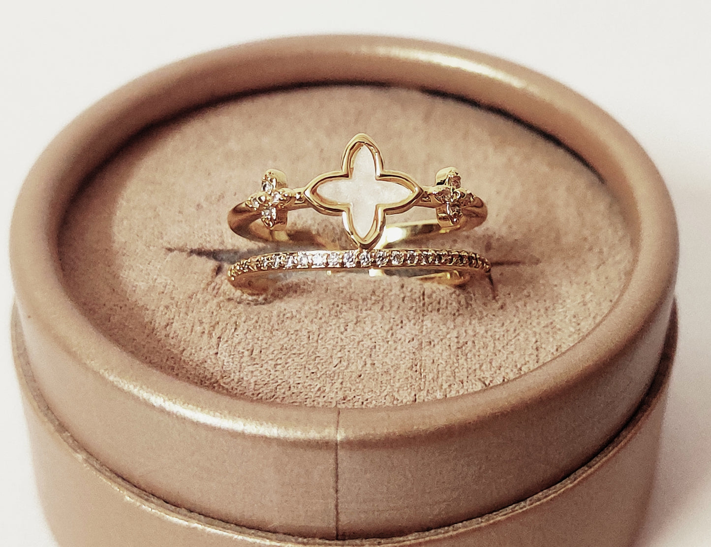 Clover Ring