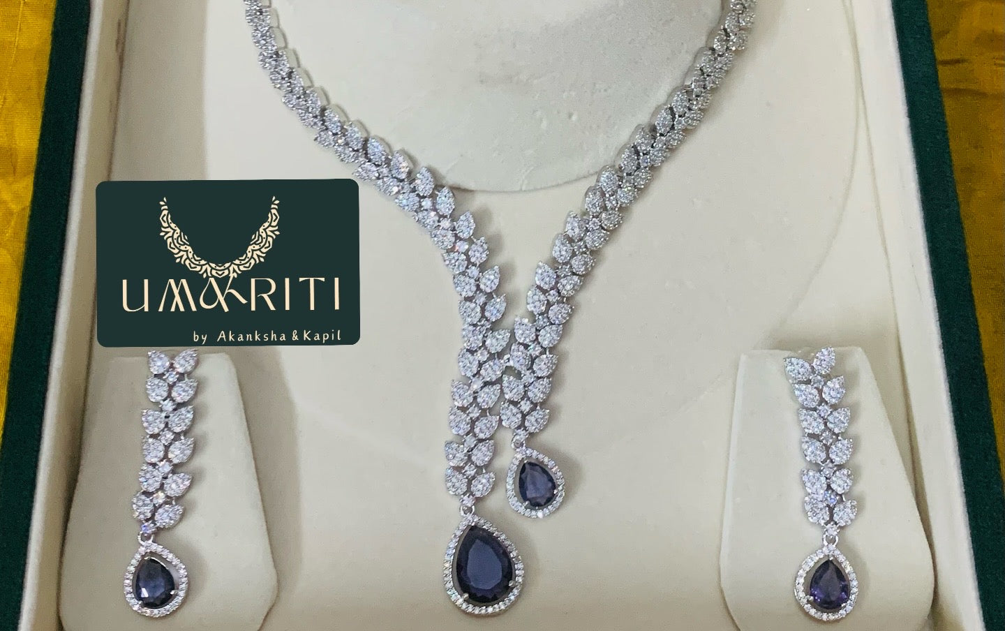 The Sapphire Stream Necklace Set)