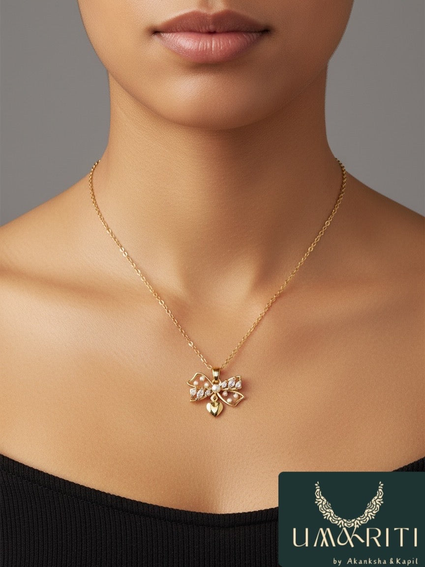 Bow Pearl Necklace