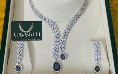 The Sapphire Stream Necklace Set)