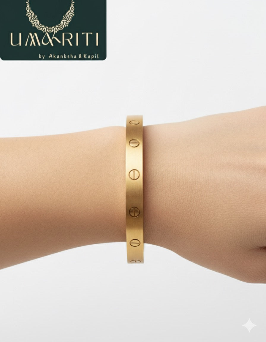 Iconic gold bangle