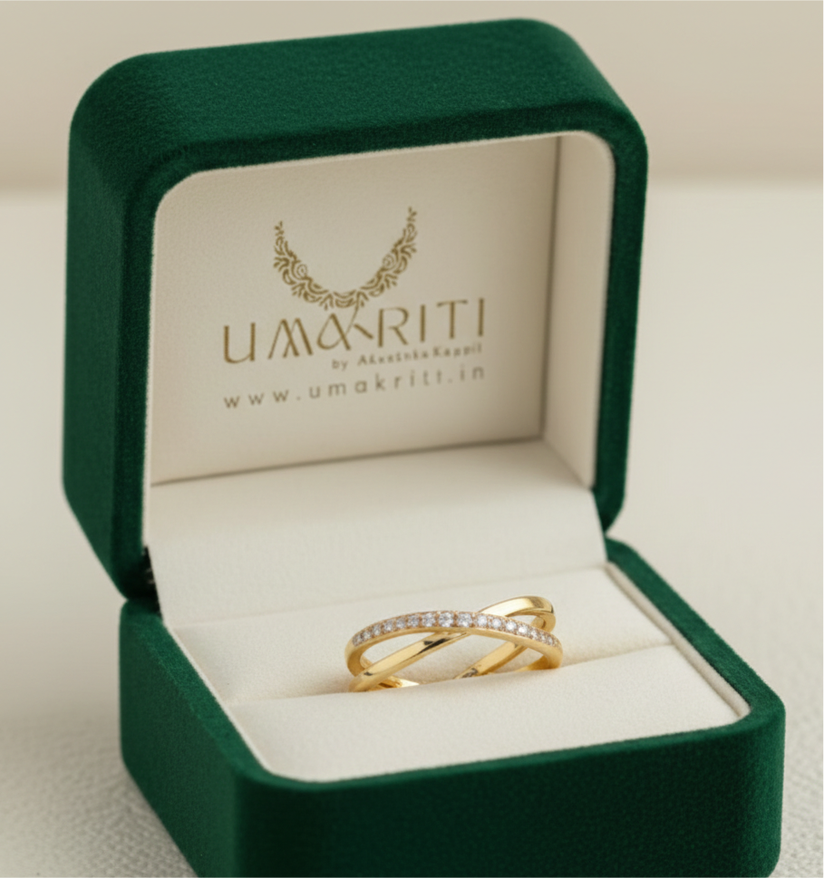The Luna Twist Band Ring