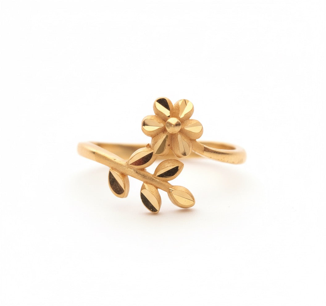 The Petale D'Or Ring